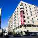 Il nostro viaggio si conclude in via Lombardi, piccola traversa di corso Vittorio Emanuele. Qui dal 1956 si trova il quattro stelle Palace Hotel, dotato di 195 stanze. Progettato dallarchitetto Dino Pezzuto, si presenta su sei piani e un esterno color ocra molto essenziale 
